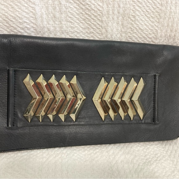 Marciano Handbags - The Guess by Marciano Elin Kling clutch purse